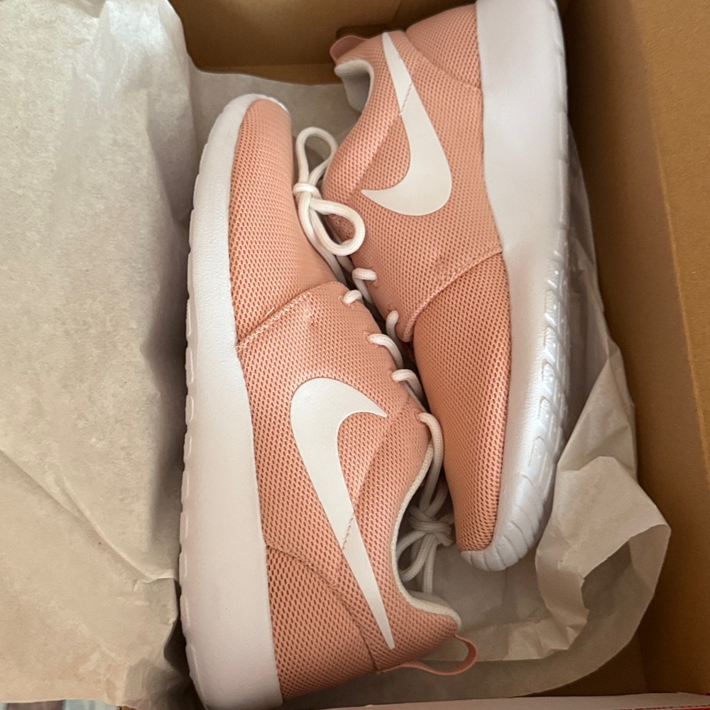 Nike Blush Pink and White Athletic Shoes never worn them - Picture 2 of 4